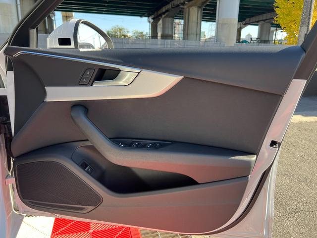 Ａ４ ２．０ＴＦＳＩスポーツ　メーカーナビ　Ｂｌｕｅｔｏｏｔｈ　フルセグＴＶ　バックカメラ　ＥＴＣ　シートヒーター　前席パワーシート　クルコン　ＦＲコーナーセンサー　レーンキープ　プッシュスタート　スマートキー　パドルシフト（70枚目）