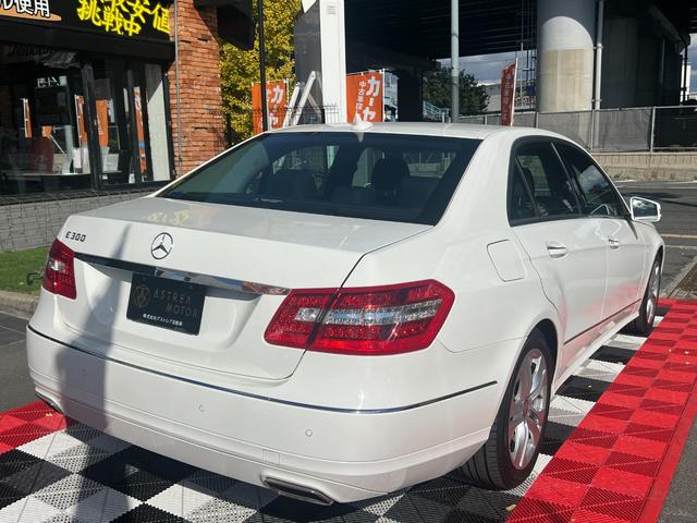 Ｅクラス Ｅ３００　ブルーエフィシェンシー　アバンギャルド　純正ナビ　ＴＶ　Ｂカメラ　ＥＴＣ　黒革シート　プッシュスタート　Ｂｌｕｅｔｏｏｔｈ　前席パワーシート　全席シートヒーター　クルコン　ＢＳＭ　ＵＳＢ　コーナーセンサー　パドルシフト　純正１７インチアルミ（10枚目）