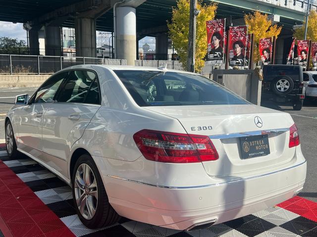 Ｅクラス Ｅ３００　ブルーエフィシェンシー　アバンギャルド　純正ナビ　ＴＶ　Ｂカメラ　ＥＴＣ　黒革シート　プッシュスタート　Ｂｌｕｅｔｏｏｔｈ　前席パワーシート　全席シートヒーター　クルコン　ＢＳＭ　ＵＳＢ　コーナーセンサー　パドルシフト　純正１７インチアルミ（11枚目）