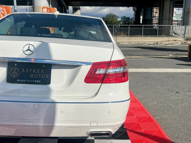 Ｅクラス Ｅ３００　ブルーエフィシェンシー　アバンギャルド　純正ナビ　ＴＶ　Ｂカメラ　ＥＴＣ　黒革シート　プッシュスタート　Ｂｌｕｅｔｏｏｔｈ　前席パワーシート　全席シートヒーター　クルコン　ＢＳＭ　ＵＳＢ　コーナーセンサー　パドルシフト　純正１７インチアルミ（20枚目）