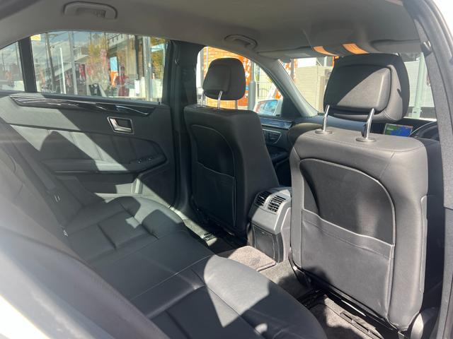 Ｅクラス Ｅ３００　ブルーエフィシェンシー　アバンギャルド　純正ナビ　ＴＶ　Ｂカメラ　ＥＴＣ　黒革シート　プッシュスタート　Ｂｌｕｅｔｏｏｔｈ　前席パワーシート　全席シートヒーター　クルコン　ＢＳＭ　ＵＳＢ　コーナーセンサー　パドルシフト　純正１７インチアルミ（28枚目）