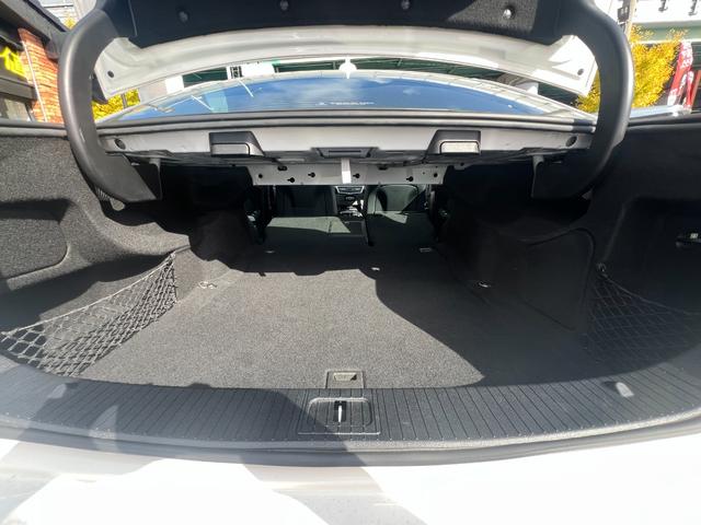 Ｅクラス Ｅ３００　ブルーエフィシェンシー　アバンギャルド　純正ナビ　ＴＶ　Ｂカメラ　ＥＴＣ　黒革シート　プッシュスタート　Ｂｌｕｅｔｏｏｔｈ　前席パワーシート　全席シートヒーター　クルコン　ＢＳＭ　ＵＳＢ　コーナーセンサー　パドルシフト　純正１７インチアルミ（32枚目）