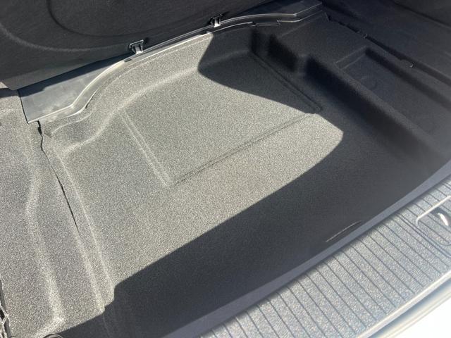 Ｅクラス Ｅ３００　ブルーエフィシェンシー　アバンギャルド　純正ナビ　ＴＶ　Ｂカメラ　ＥＴＣ　黒革シート　プッシュスタート　Ｂｌｕｅｔｏｏｔｈ　前席パワーシート　全席シートヒーター　クルコン　ＢＳＭ　ＵＳＢ　コーナーセンサー　パドルシフト　純正１７インチアルミ（35枚目）