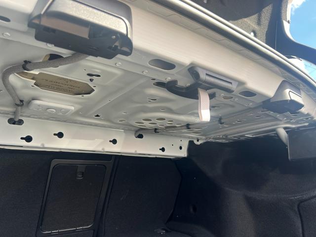 Ｅクラス Ｅ３００　ブルーエフィシェンシー　アバンギャルド　純正ナビ　ＴＶ　Ｂカメラ　ＥＴＣ　黒革シート　プッシュスタート　Ｂｌｕｅｔｏｏｔｈ　前席パワーシート　全席シートヒーター　クルコン　ＢＳＭ　ＵＳＢ　コーナーセンサー　パドルシフト　純正１７インチアルミ（36枚目）