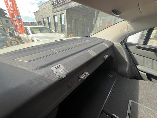 Ｅクラス Ｅ３００　ブルーエフィシェンシー　アバンギャルド　純正ナビ　ＴＶ　Ｂカメラ　ＥＴＣ　黒革シート　プッシュスタート　Ｂｌｕｅｔｏｏｔｈ　前席パワーシート　全席シートヒーター　クルコン　ＢＳＭ　ＵＳＢ　コーナーセンサー　パドルシフト　純正１７インチアルミ（40枚目）