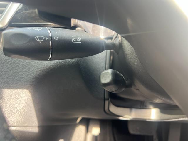 Ｅクラス Ｅ３００　ブルーエフィシェンシー　アバンギャルド　純正ナビ　ＴＶ　Ｂカメラ　ＥＴＣ　黒革シート　プッシュスタート　Ｂｌｕｅｔｏｏｔｈ　前席パワーシート　全席シートヒーター　クルコン　ＢＳＭ　ＵＳＢ　コーナーセンサー　パドルシフト　純正１７インチアルミ（56枚目）