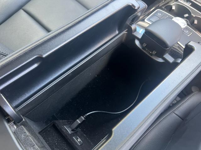 Ｅクラス Ｅ３００　ブルーエフィシェンシー　アバンギャルド　純正ナビ　ＴＶ　Ｂカメラ　ＥＴＣ　黒革シート　プッシュスタート　Ｂｌｕｅｔｏｏｔｈ　前席パワーシート　全席シートヒーター　クルコン　ＢＳＭ　ＵＳＢ　コーナーセンサー　パドルシフト　純正１７インチアルミ（65枚目）