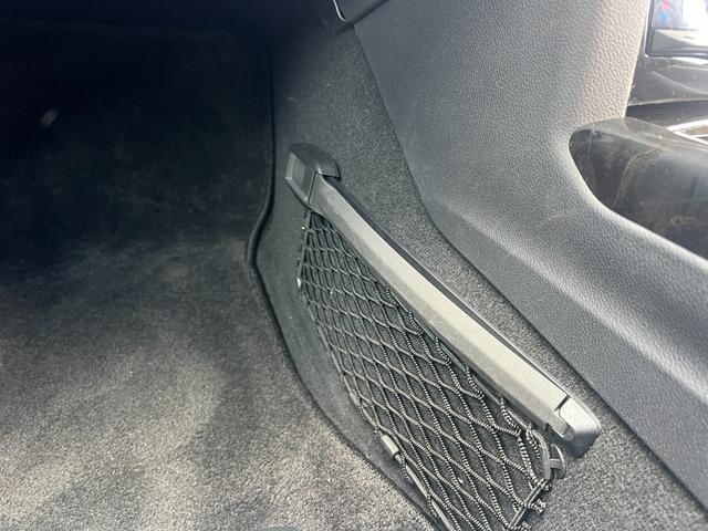 Ｅクラス Ｅ３００　ブルーエフィシェンシー　アバンギャルド　純正ナビ　ＴＶ　Ｂカメラ　ＥＴＣ　黒革シート　プッシュスタート　Ｂｌｕｅｔｏｏｔｈ　前席パワーシート　全席シートヒーター　クルコン　ＢＳＭ　ＵＳＢ　コーナーセンサー　パドルシフト　純正１７インチアルミ（70枚目）