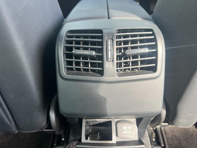 Ｅクラス Ｅ３００　ブルーエフィシェンシー　アバンギャルド　純正ナビ　ＴＶ　Ｂカメラ　ＥＴＣ　黒革シート　プッシュスタート　Ｂｌｕｅｔｏｏｔｈ　前席パワーシート　全席シートヒーター　クルコン　ＢＳＭ　ＵＳＢ　コーナーセンサー　パドルシフト　純正１７インチアルミ（74枚目）