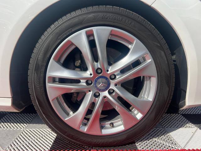 Ｅクラス Ｅ３００　ブルーエフィシェンシー　アバンギャルド　純正ナビ　ＴＶ　Ｂカメラ　ＥＴＣ　黒革シート　プッシュスタート　Ｂｌｕｅｔｏｏｔｈ　前席パワーシート　全席シートヒーター　クルコン　ＢＳＭ　ＵＳＢ　コーナーセンサー　パドルシフト　純正１７インチアルミ（77枚目）