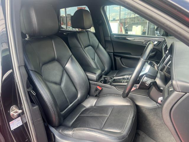 マカン マカン 純正ナビ 4WD OP20インチアルミ Bカメラ TV ETC 黒革シート パワーシート 前席シートヒーター パワーバックドア サイドカメラ USB クルーズコントール パドルシフト 電子パーキング(22枚目)