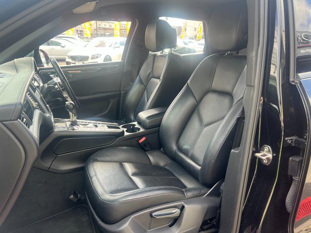 マカン マカン 純正ナビ 4WD OP20インチアルミ Bカメラ TV ETC 黒革シート パワーシート 前席シートヒーター パワーバックドア サイドカメラ USB クルーズコントール パドルシフト 電子パーキング(24枚目)