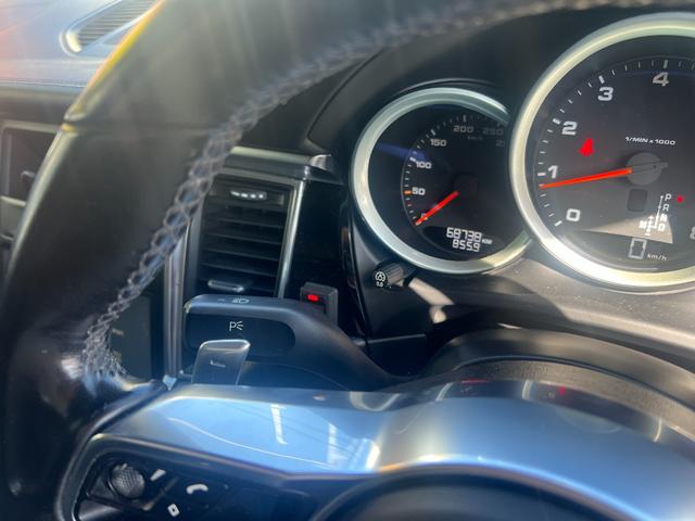 マカン マカン 純正ナビ 4WD OP20インチアルミ Bカメラ TV ETC 黒革シート パワーシート 前席シートヒーター パワーバックドア サイドカメラ USB クルーズコントール パドルシフト 電子パーキング(40枚目)