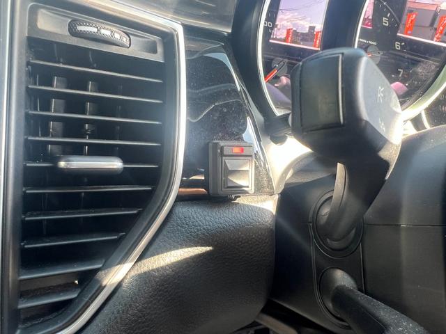 マカン マカン 純正ナビ 4WD OP20インチアルミ Bカメラ TV ETC 黒革シート パワーシート 前席シートヒーター パワーバックドア サイドカメラ USB クルーズコントール パドルシフト 電子パーキング(46枚目)