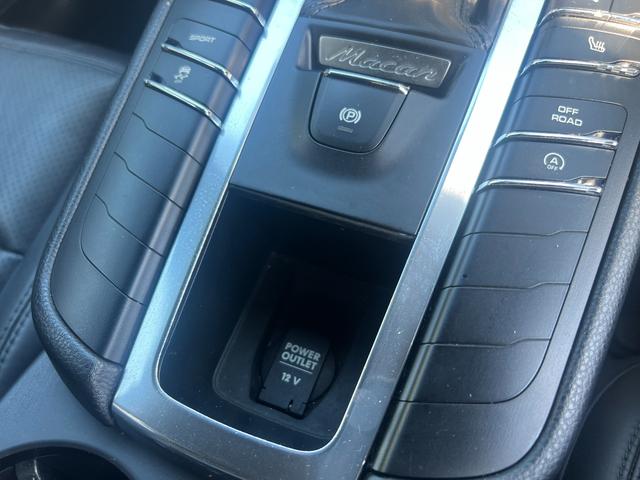 マカン マカン 純正ナビ 4WD OP20インチアルミ Bカメラ TV ETC 黒革シート パワーシート 前席シートヒーター パワーバックドア サイドカメラ USB クルーズコントール パドルシフト 電子パーキング(52枚目)