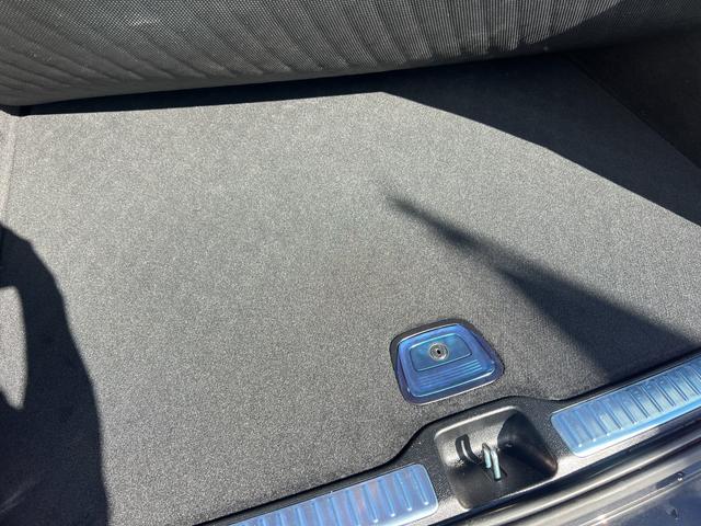 ＧＬＣ ＧＬＣ２２０ｄ　４マチックスポーツ　ディーゼル　ターボ　４ＷＤ　３６０°カメラ　純正ナビ　フルセグＴＶ　Ｂｌｕｅｔｏｏｔｈ　ＥＴＣ　ハーフレザーシート　パワーバックドア　クルーズコントロール　パワーシート　全席シートヒーター　スマキー（33枚目）