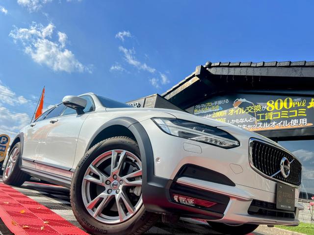 Ｖ９０ Ｔ５　モメンタム　３６０°カメラ　純正ナビ　フルセグＴＶ　Ｂｌｕｅｔｏｏｔｈ　ＥＴＣ　パワートランク　シートヒータ　パワーシート　レーンキープ　ＦＲコーナーセンサー　クルコン　ＢＳＭ　フォグライト　純正１８インチアルミ（8枚目）