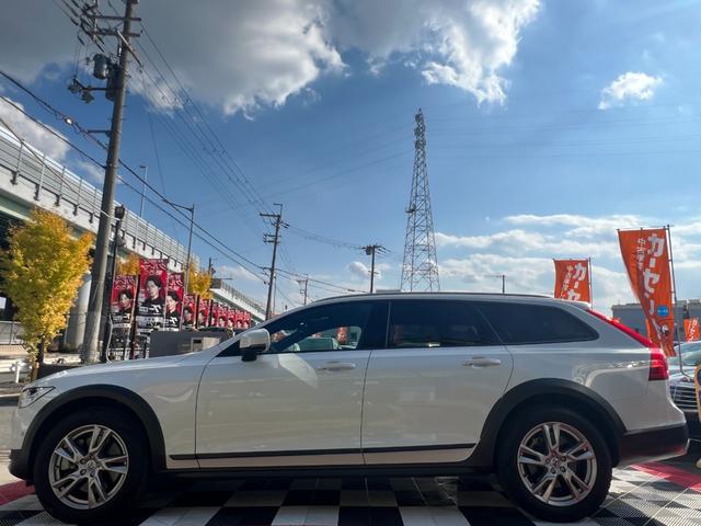 Ｖ９０ Ｔ５　モメンタム　３６０°カメラ　純正ナビ　フルセグＴＶ　Ｂｌｕｅｔｏｏｔｈ　ＥＴＣ　パワートランク　シートヒータ　パワーシート　レーンキープ　ＦＲコーナーセンサー　クルコン　ＢＳＭ　フォグライト　純正１８インチアルミ（13枚目）