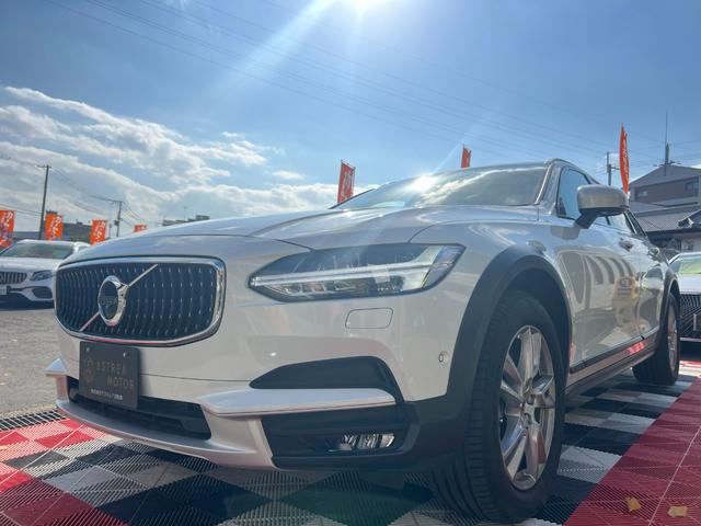 Ｖ９０ Ｔ５　モメンタム　３６０°カメラ　純正ナビ　フルセグＴＶ　Ｂｌｕｅｔｏｏｔｈ　ＥＴＣ　パワートランク　シートヒータ　パワーシート　レーンキープ　ＦＲコーナーセンサー　クルコン　ＢＳＭ　フォグライト　純正１８インチアルミ（14枚目）