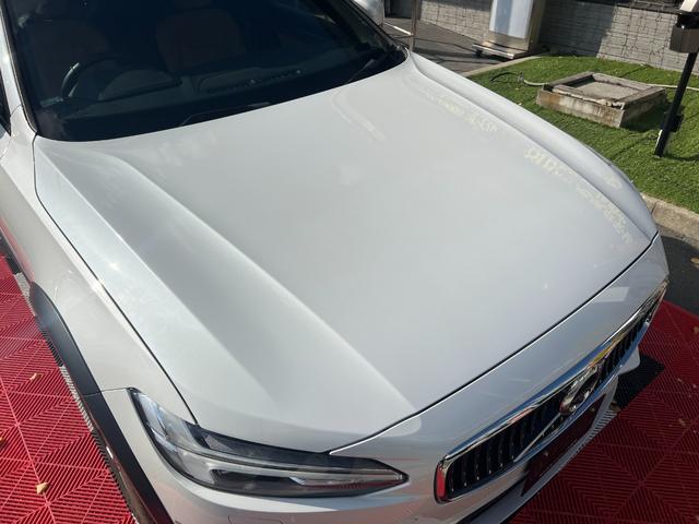 Ｖ９０ Ｔ５　モメンタム　３６０°カメラ　純正ナビ　フルセグＴＶ　Ｂｌｕｅｔｏｏｔｈ　ＥＴＣ　パワートランク　シートヒータ　パワーシート　レーンキープ　ＦＲコーナーセンサー　クルコン　ＢＳＭ　フォグライト　純正１８インチアルミ（16枚目）