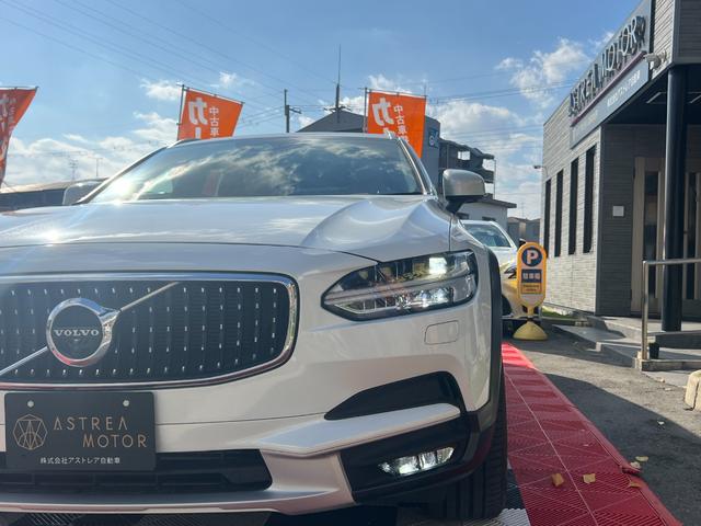 Ｖ９０ Ｔ５　モメンタム　３６０°カメラ　純正ナビ　フルセグＴＶ　Ｂｌｕｅｔｏｏｔｈ　ＥＴＣ　パワートランク　シートヒータ　パワーシート　レーンキープ　ＦＲコーナーセンサー　クルコン　ＢＳＭ　フォグライト　純正１８インチアルミ（19枚目）