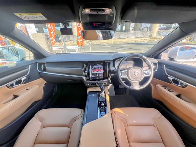 Ｖ９０ Ｔ５　モメンタム　３６０°カメラ　純正ナビ　フルセグＴＶ　Ｂｌｕｅｔｏｏｔｈ　ＥＴＣ　パワートランク　シートヒータ　パワーシート　レーンキープ　ＦＲコーナーセンサー　クルコン　ＢＳＭ　フォグライト　純正１８インチアルミ（21枚目）