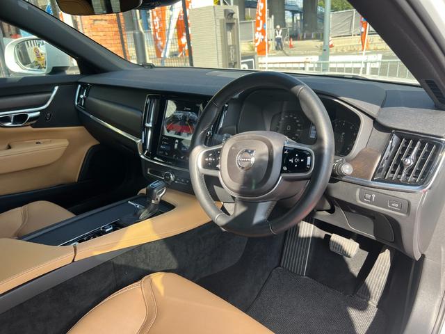 Ｖ９０ Ｔ５　モメンタム　３６０°カメラ　純正ナビ　フルセグＴＶ　Ｂｌｕｅｔｏｏｔｈ　ＥＴＣ　パワートランク　シートヒータ　パワーシート　レーンキープ　ＦＲコーナーセンサー　クルコン　ＢＳＭ　フォグライト　純正１８インチアルミ（24枚目）