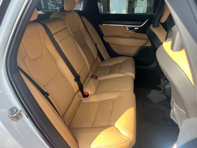 Ｖ９０ Ｔ５　モメンタム　３６０°カメラ　純正ナビ　フルセグＴＶ　Ｂｌｕｅｔｏｏｔｈ　ＥＴＣ　パワートランク　シートヒータ　パワーシート　レーンキープ　ＦＲコーナーセンサー　クルコン　ＢＳＭ　フォグライト　純正１８インチアルミ（26枚目）