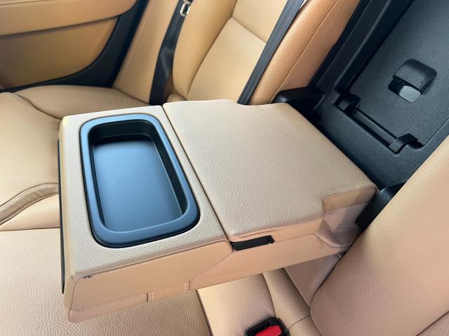 Ｖ９０ Ｔ５　モメンタム　３６０°カメラ　純正ナビ　フルセグＴＶ　Ｂｌｕｅｔｏｏｔｈ　ＥＴＣ　パワートランク　シートヒータ　パワーシート　レーンキープ　ＦＲコーナーセンサー　クルコン　ＢＳＭ　フォグライト　純正１８インチアルミ（30枚目）