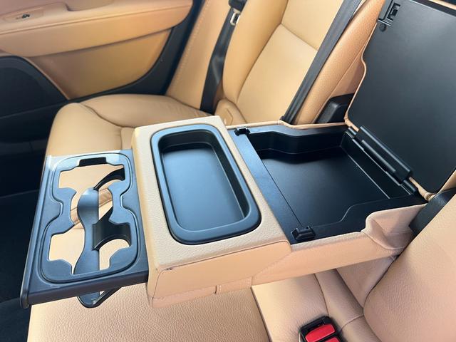 Ｖ９０ Ｔ５　モメンタム　３６０°カメラ　純正ナビ　フルセグＴＶ　Ｂｌｕｅｔｏｏｔｈ　ＥＴＣ　パワートランク　シートヒータ　パワーシート　レーンキープ　ＦＲコーナーセンサー　クルコン　ＢＳＭ　フォグライト　純正１８インチアルミ（31枚目）