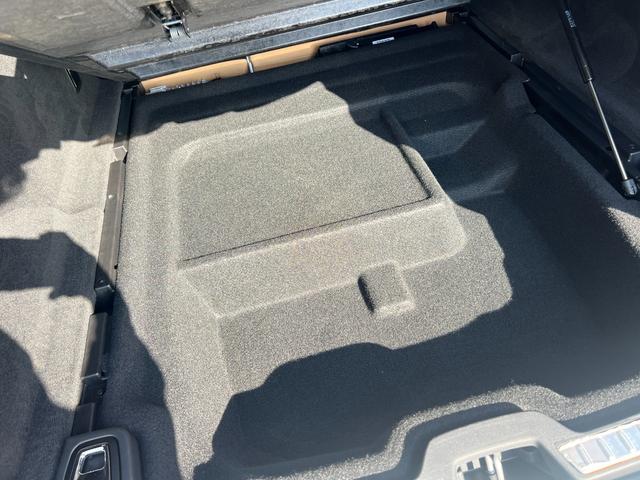 Ｖ９０ Ｔ５　モメンタム　３６０°カメラ　純正ナビ　フルセグＴＶ　Ｂｌｕｅｔｏｏｔｈ　ＥＴＣ　パワートランク　シートヒータ　パワーシート　レーンキープ　ＦＲコーナーセンサー　クルコン　ＢＳＭ　フォグライト　純正１８インチアルミ（40枚目）