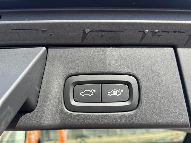 Ｖ９０ Ｔ５　モメンタム　３６０°カメラ　純正ナビ　フルセグＴＶ　Ｂｌｕｅｔｏｏｔｈ　ＥＴＣ　パワートランク　シートヒータ　パワーシート　レーンキープ　ＦＲコーナーセンサー　クルコン　ＢＳＭ　フォグライト　純正１８インチアルミ（42枚目）