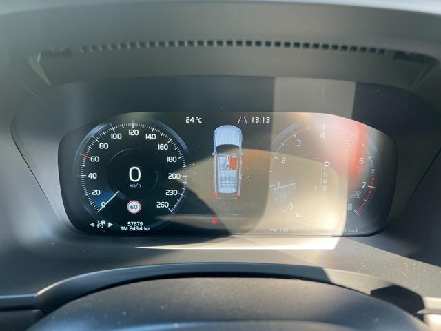 Ｖ９０ Ｔ５　モメンタム　３６０°カメラ　純正ナビ　フルセグＴＶ　Ｂｌｕｅｔｏｏｔｈ　ＥＴＣ　パワートランク　シートヒータ　パワーシート　レーンキープ　ＦＲコーナーセンサー　クルコン　ＢＳＭ　フォグライト　純正１８インチアルミ（60枚目）