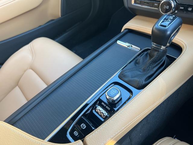 Ｖ９０ Ｔ５　モメンタム　３６０°カメラ　純正ナビ　フルセグＴＶ　Ｂｌｕｅｔｏｏｔｈ　ＥＴＣ　パワートランク　シートヒータ　パワーシート　レーンキープ　ＦＲコーナーセンサー　クルコン　ＢＳＭ　フォグライト　純正１８インチアルミ（62枚目）