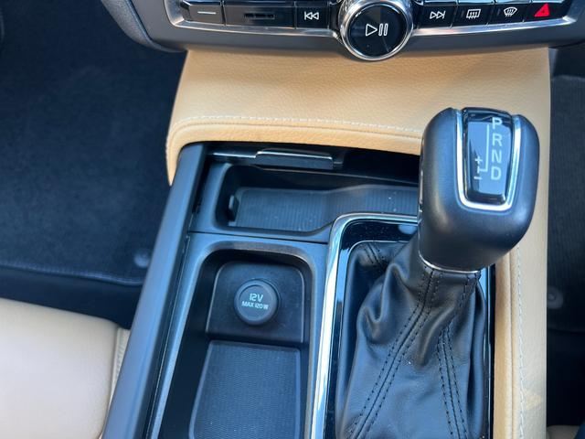 Ｖ９０ Ｔ５　モメンタム　３６０°カメラ　純正ナビ　フルセグＴＶ　Ｂｌｕｅｔｏｏｔｈ　ＥＴＣ　パワートランク　シートヒータ　パワーシート　レーンキープ　ＦＲコーナーセンサー　クルコン　ＢＳＭ　フォグライト　純正１８インチアルミ（63枚目）