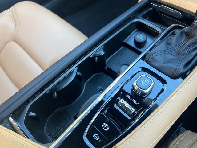 Ｖ９０ Ｔ５　モメンタム　３６０°カメラ　純正ナビ　フルセグＴＶ　Ｂｌｕｅｔｏｏｔｈ　ＥＴＣ　パワートランク　シートヒータ　パワーシート　レーンキープ　ＦＲコーナーセンサー　クルコン　ＢＳＭ　フォグライト　純正１８インチアルミ（64枚目）