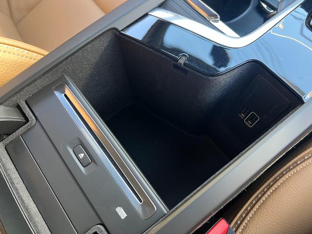 Ｖ９０ Ｔ５　モメンタム　３６０°カメラ　純正ナビ　フルセグＴＶ　Ｂｌｕｅｔｏｏｔｈ　ＥＴＣ　パワートランク　シートヒータ　パワーシート　レーンキープ　ＦＲコーナーセンサー　クルコン　ＢＳＭ　フォグライト　純正１８インチアルミ（65枚目）