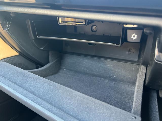 Ｖ９０ Ｔ５　モメンタム　３６０°カメラ　純正ナビ　フルセグＴＶ　Ｂｌｕｅｔｏｏｔｈ　ＥＴＣ　パワートランク　シートヒータ　パワーシート　レーンキープ　ＦＲコーナーセンサー　クルコン　ＢＳＭ　フォグライト　純正１８インチアルミ（66枚目）