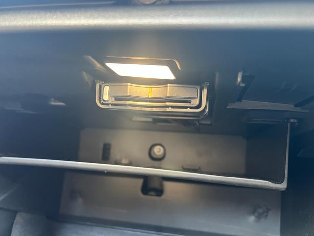 Ｖ９０ Ｔ５　モメンタム　３６０°カメラ　純正ナビ　フルセグＴＶ　Ｂｌｕｅｔｏｏｔｈ　ＥＴＣ　パワートランク　シートヒータ　パワーシート　レーンキープ　ＦＲコーナーセンサー　クルコン　ＢＳＭ　フォグライト　純正１８インチアルミ（67枚目）