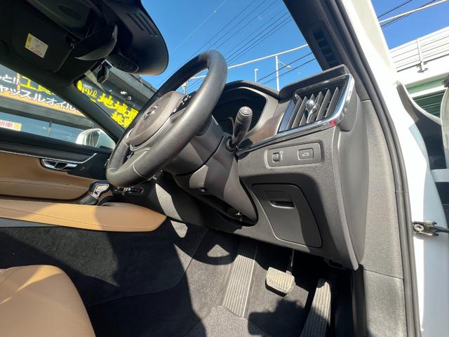 Ｖ９０ Ｔ５　モメンタム　３６０°カメラ　純正ナビ　フルセグＴＶ　Ｂｌｕｅｔｏｏｔｈ　ＥＴＣ　パワートランク　シートヒータ　パワーシート　レーンキープ　ＦＲコーナーセンサー　クルコン　ＢＳＭ　フォグライト　純正１８インチアルミ（68枚目）