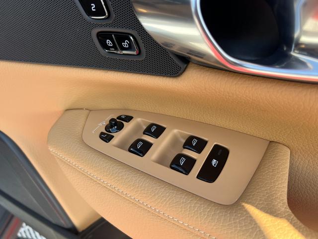 Ｖ９０ Ｔ５　モメンタム　３６０°カメラ　純正ナビ　フルセグＴＶ　Ｂｌｕｅｔｏｏｔｈ　ＥＴＣ　パワートランク　シートヒータ　パワーシート　レーンキープ　ＦＲコーナーセンサー　クルコン　ＢＳＭ　フォグライト　純正１８インチアルミ（71枚目）