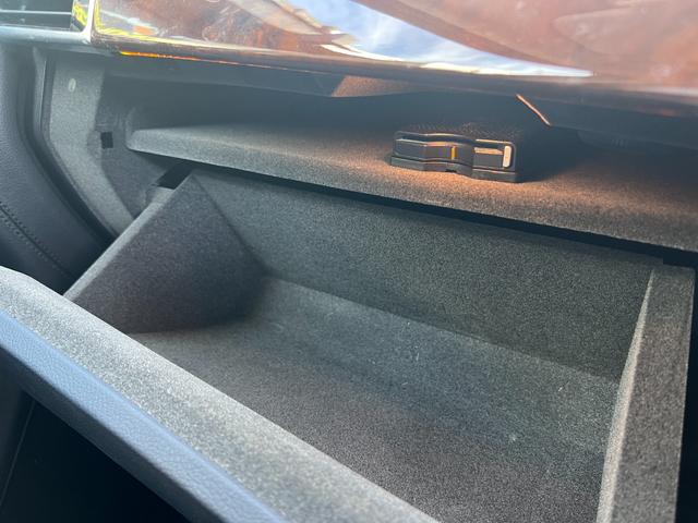 グローブボックス！！収納スペースが多くあります！お気軽にお問合せください！ＴＥＬ：０６−６８２９−２７８９　公式ＬＩＮＥ：＠１８８ｒｋｘｙｇ