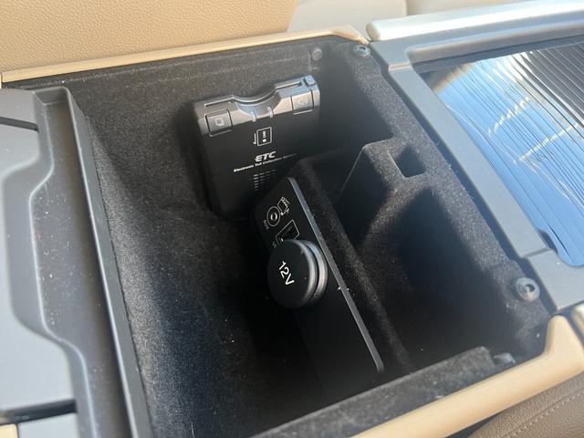 レンジローバーイヴォーク ＳＥプラス　パノラミックガラスルーフ　純正ナビ　３６０°カメラ　ＥＴＣ　ＭＥＲＩＤＩＡＮサウンド　パワートランク　前席パワーシート　シートヒーター　コーナーセンサー　クルコン　スマートキー　純正１８インチアルミ（56枚目）