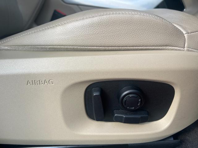 レンジローバーイヴォーク ＳＥプラス　パノラミックガラスルーフ　純正ナビ　３６０°カメラ　ＥＴＣ　ＭＥＲＩＤＩＡＮサウンド　パワートランク　前席パワーシート　シートヒーター　コーナーセンサー　クルコン　スマートキー　純正１８インチアルミ（62枚目）