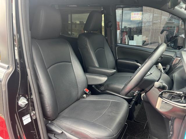 ヴォクシー ＺＳ　煌　アルパイン９インチナビ　アルパインフリップダウンモニター　バックカメラ　ＴＶ　ＥＴＣ　　ＨＤＭＩ　ＵＳＢ　Ｂｌｕｅｔｏｏｔｈ　両側パワースライドドア　トヨタセーフティセンス　革調シートカバー　クルコン（22枚目）