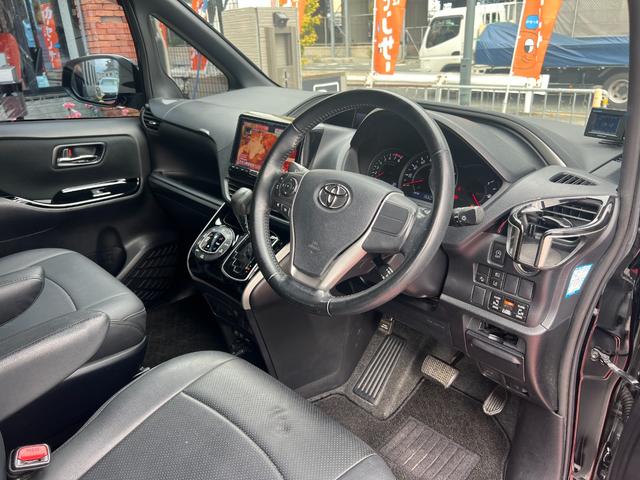 ヴォクシー ＺＳ　煌　アルパイン９インチナビ　アルパインフリップダウンモニター　バックカメラ　ＴＶ　ＥＴＣ　　ＨＤＭＩ　ＵＳＢ　Ｂｌｕｅｔｏｏｔｈ　両側パワースライドドア　トヨタセーフティセンス　革調シートカバー　クルコン（23枚目）