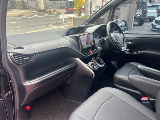 ヴォクシー ＺＳ　煌　アルパイン９インチナビ　アルパインフリップダウンモニター　バックカメラ　ＴＶ　ＥＴＣ　　ＨＤＭＩ　ＵＳＢ　Ｂｌｕｅｔｏｏｔｈ　両側パワースライドドア　トヨタセーフティセンス　革調シートカバー　クルコン（25枚目）