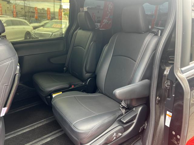 ヴォクシー ＺＳ　煌　アルパイン９インチナビ　アルパインフリップダウンモニター　バックカメラ　ＴＶ　ＥＴＣ　　ＨＤＭＩ　ＵＳＢ　Ｂｌｕｅｔｏｏｔｈ　両側パワースライドドア　トヨタセーフティセンス　革調シートカバー　クルコン（27枚目）