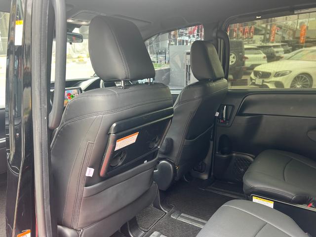 ヴォクシー ＺＳ　煌　アルパイン９インチナビ　アルパインフリップダウンモニター　バックカメラ　ＴＶ　ＥＴＣ　　ＨＤＭＩ　ＵＳＢ　Ｂｌｕｅｔｏｏｔｈ　両側パワースライドドア　トヨタセーフティセンス　革調シートカバー　クルコン（29枚目）