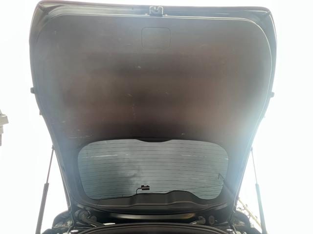 ヴォクシー ＺＳ　煌　アルパイン９インチナビ　アルパインフリップダウンモニター　バックカメラ　ＴＶ　ＥＴＣ　　ＨＤＭＩ　ＵＳＢ　Ｂｌｕｅｔｏｏｔｈ　両側パワースライドドア　トヨタセーフティセンス　革調シートカバー　クルコン（41枚目）